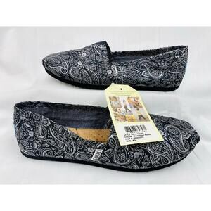 TOMS Shoes Women’s Paisley Classics - Size 8.5 slip on loafers style